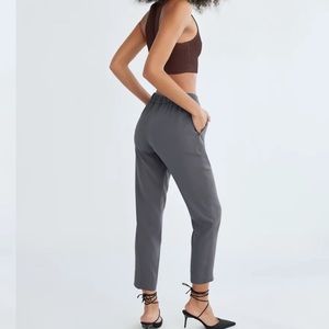 Aritzia cohen grey pant size 4